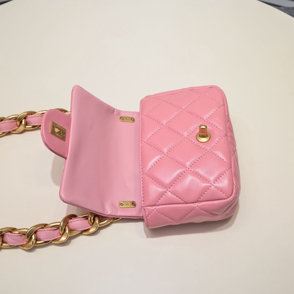 シャネルバッグ角部分ディテール